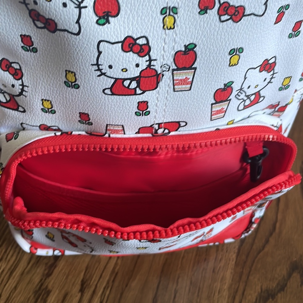 Hello kitty backpack - Picture 4 of 6